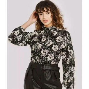 Who What Wear Floral Novelty Long Sleeve Button Down Shirt S Ruffle Collar NWT